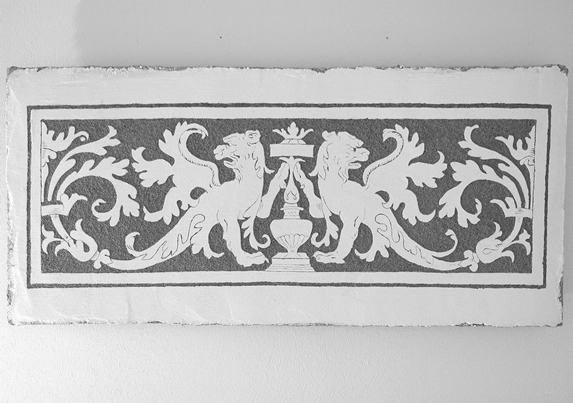 Sgraffito-Tafel „2 Löwen“, 76 × 25 cm